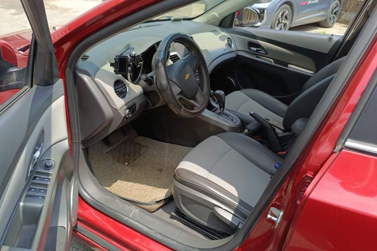 Used Chevrolet Cruze 2013 1.8L SE AT Left Front Seat