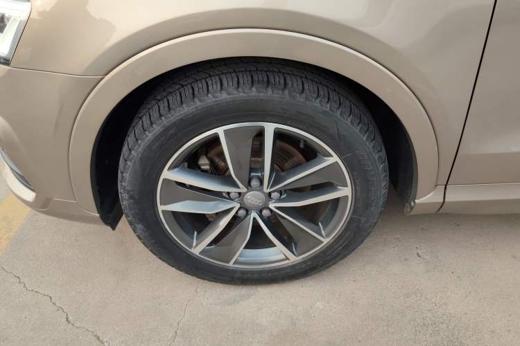 Used Audi Q3 2016 40 TFSI quattro all-wheel-drive sport model
