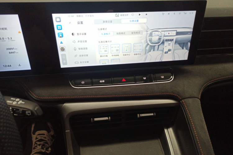 Used Roewe D5X DMH 2024 135 Tech Edition
