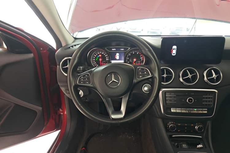 Used Mercedes-Benz GLA 2017 GLA 200 Fashion Model
