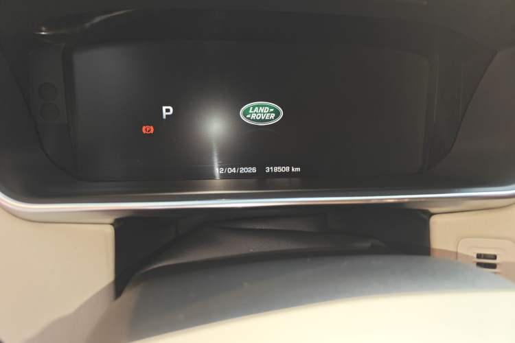 Used Land Rover Range 2014 3.0 SC V6 Vogue SE Long-Wheelbase Edition Odometer Close Up