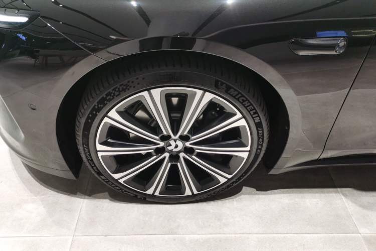 Used Nio ET7 2024 75 kWh Executive Signature Edition Left Front Wheel Hub