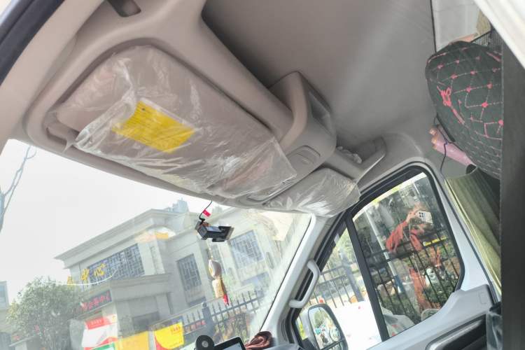 Used SAIC MAXUS Xintu V90 2022 2.0T Manual VAN Rear-Drive Extended Wheelbase High Roof with Dual Rear Tires 3-Seater
