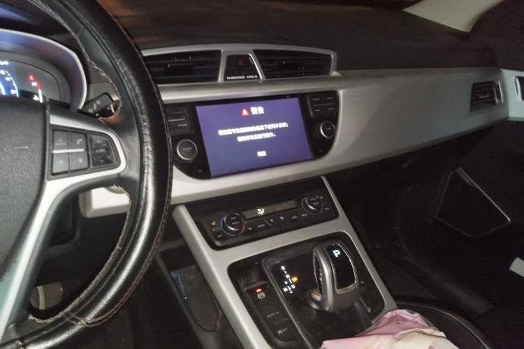 Used Geely Auto Emgrand X7 Sport 2020 1.8TD DCT Two-Wheel Drive Smart Connect 4G-Enabled Version Audio And AC Panel