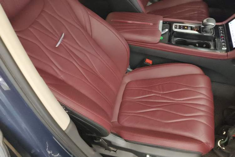 Used Hongqi H5 2024 2.0T Automatic Smart Connect Flagship Edition Right Front Seat