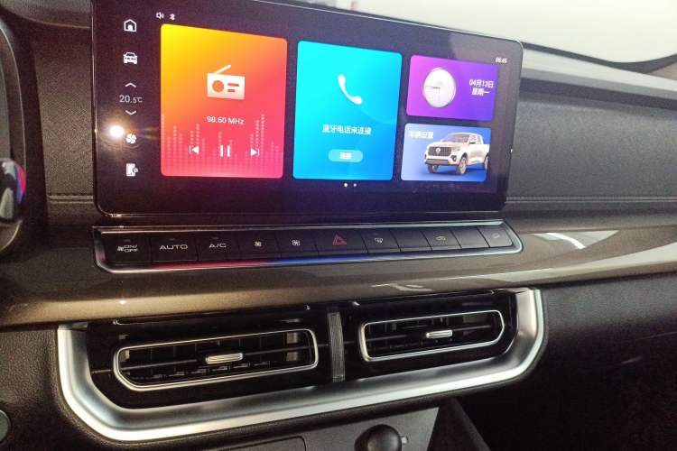 Used Great Wall Poer 2024 2.4T Commercial Version Automatic Diesel 4x4 Elite Edition Audio And AC Panel