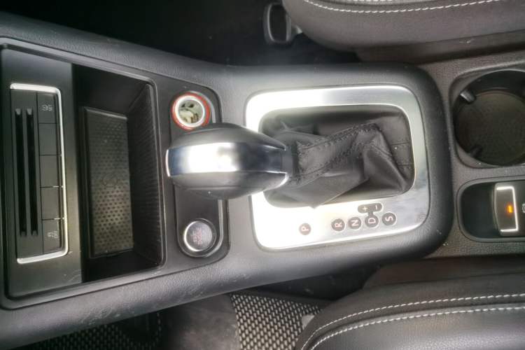 Used Volkswagen Tiguan 2017 300TSI Automatic Two-Wheel Drive Silk Road Comfort Edition Gear Lever