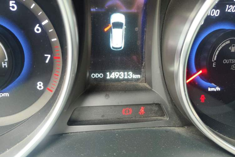 Used Hyundai Santa Fe 2015 2.0T Automatic Two-Wheel Drive Smart Version 5 Seats