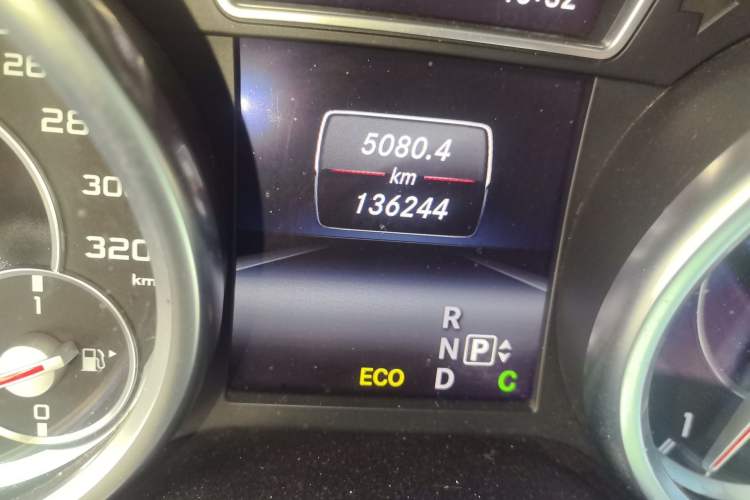 Used Mercedes-Benz GL-Class AMG 2013 AMG GL 63 Odometer Close Up