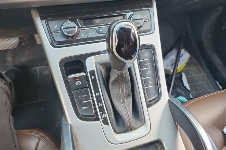 Used Geely Auto Emgrand X7 Sport 2016 1.8TD Automatic ZhiZun Version Gear Lever