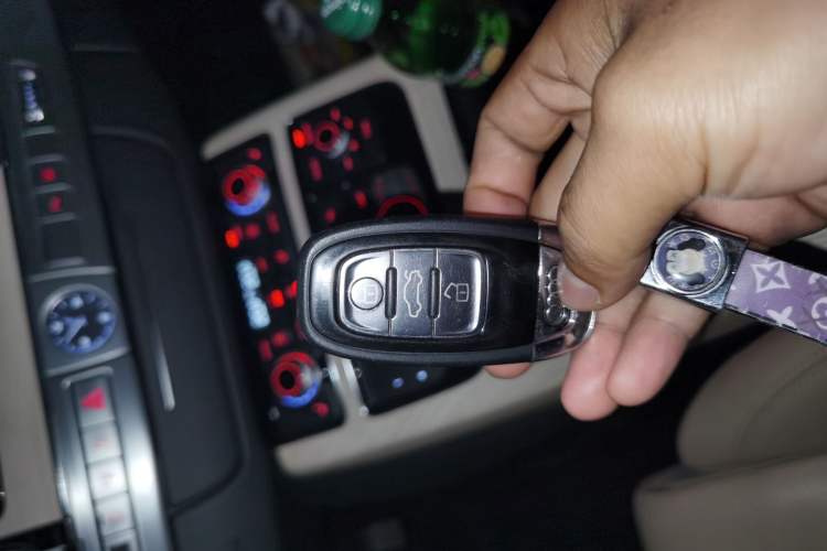 Used Audi A8 2013 A8L 45 TFSI quattro Comfort model
