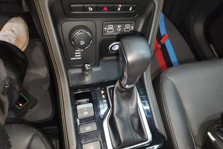 Used Jeep Grand Commander 2018 2.0T Four-Wheel Drive Smart Enjoyment Version China V Emission Standard Gear Lever