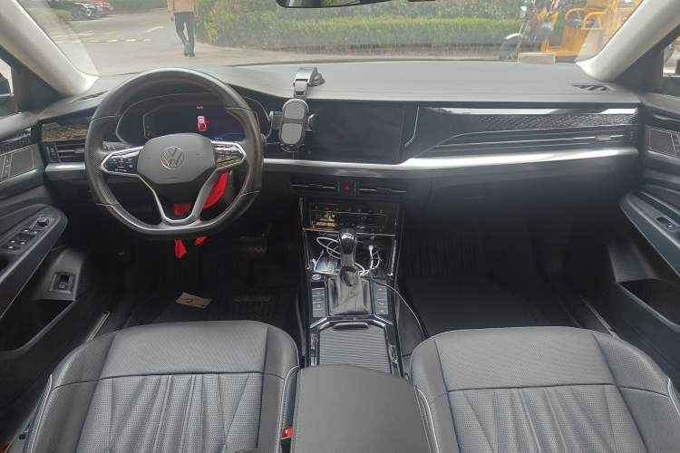 Used Volkswagen Passat 2023 330TSI Prestige Edition Center Console