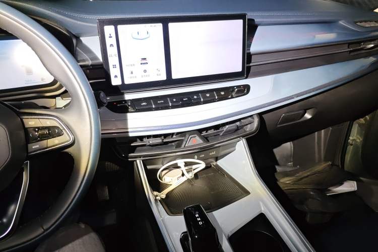 Used Geely Auto Jiajie 2023 Geely Jiaji L 1.5TD DCT Luxury Model
