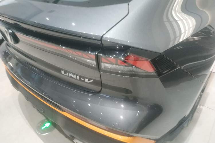 Used Changan UNI-V 2025 1.5T 500Bar Prestige Sporty Version
