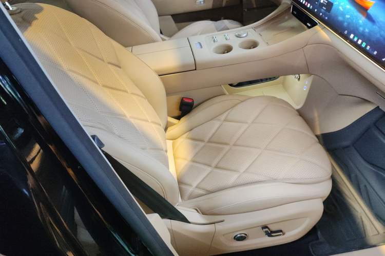 Used Chery T11 2026 Model 220 Rear-Drive Boya Giant-Screen Luxury Edition Right Front Seat