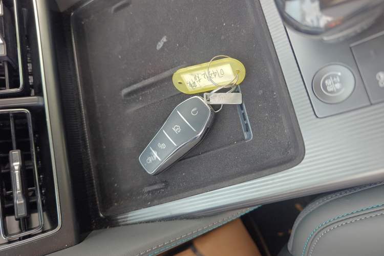 Used BYD Song L DM-i 2025 Intelligent Driving Version 160 km Beyond-Range Type Vehicle Key