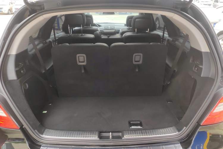 Used Mercedes-Benz R-Class 2017 R 320 4MATIC Business Edition Prestige Model Trunk