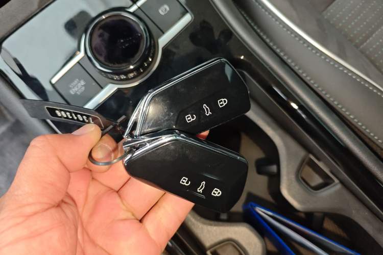 Used Volkswagen Tayron 2025 Tharu L 330TSI Two-Wheel Drive Elite City Package
