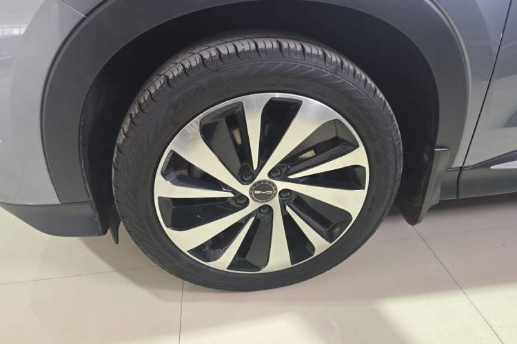 Used BYD Song PLUS New Energy 2023 Champion Edition DM-i 110KM Flagship PLUS Left Front Wheel Hub