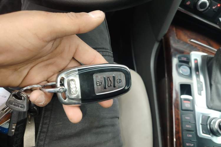 Used Audi A6L 2011 2.4L Comfort Edition Vehicle Key