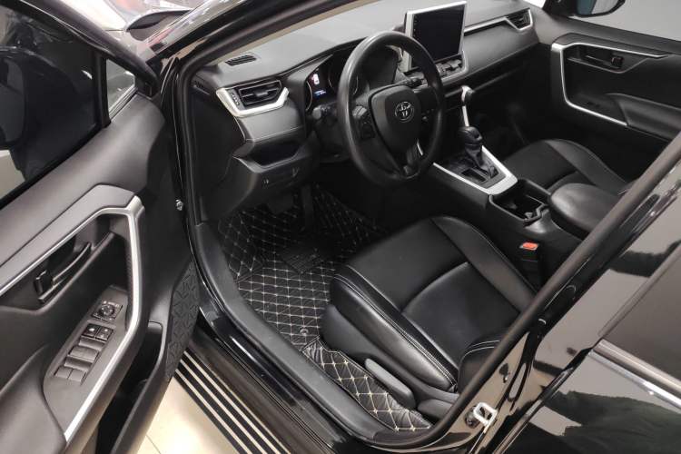 Used Toyota Wildlander 2022 Updated Version 2.0L CVT Two-Wheel Drive Leading Edition Driver Seat