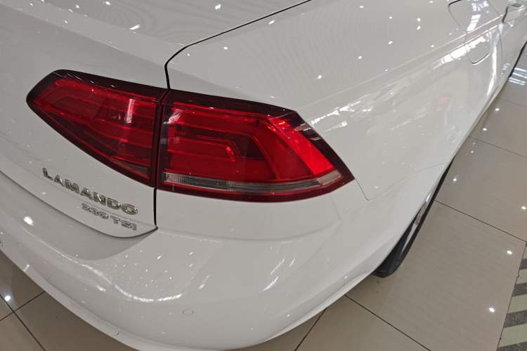 Used Volkswagen Lamando 2017 230TSI DSG Fashion Edition
