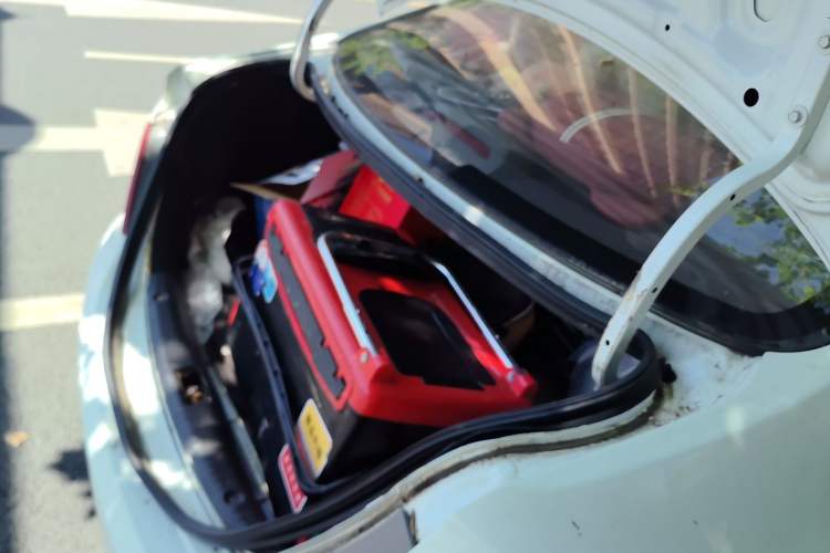 Used Hyundai Verna (older generation) 2014 1.4L Automatic Leading-Edge GLX Trunk