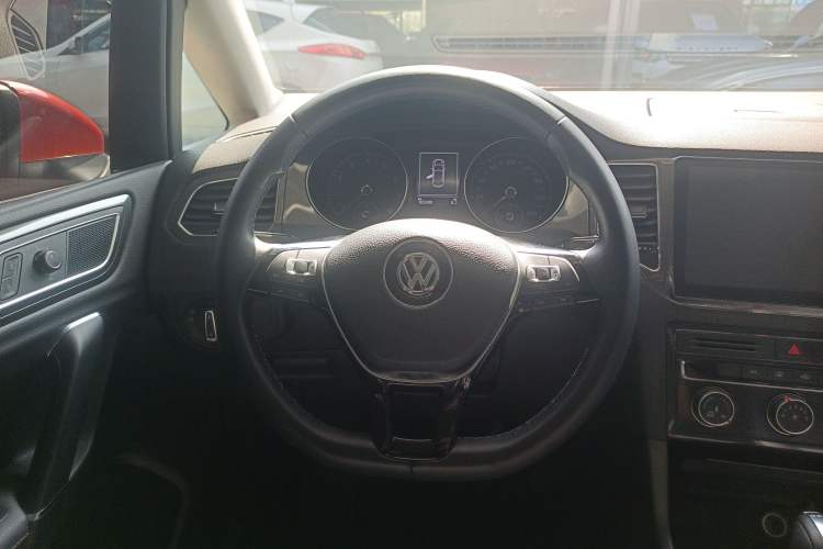 Used Volkswagen Golf Sportsvan 2016 230TSI Automatic Trend Edition
