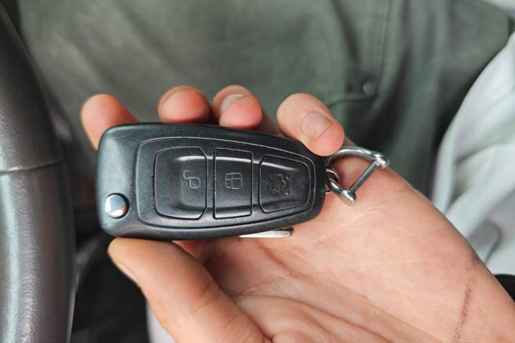 Used Ford Focus 2012 Sedan 1.6L Manual Fashion Edition Vehicle Key