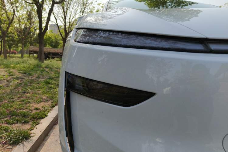 Used Tesla Model Y 2025 Rear-Wheel-Drive Version
