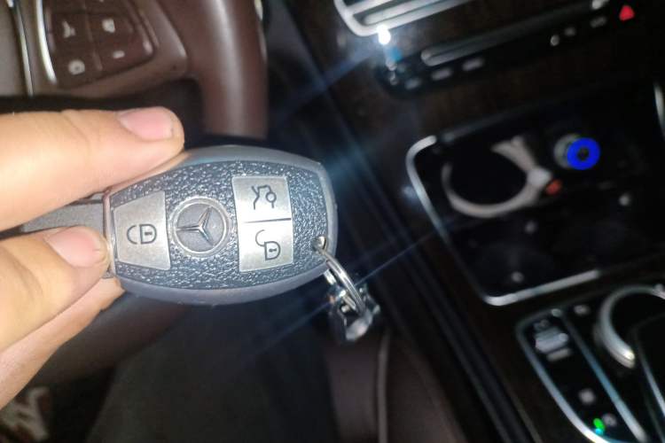 Used Mercedes-Benz GLC 2017 GLC 260 4MATIC Luxury Model Vehicle Key