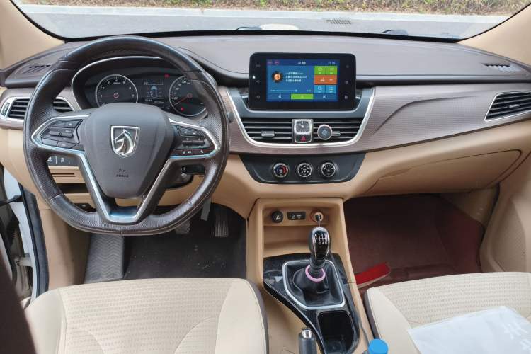 Used Baojun 730 2017 1.5T Manual Fashion Version 7 Seats China V Emission Standard