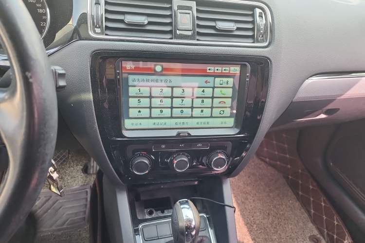 Used Volkswagen Sagitar 2015 1.6L Automatic Comfort Model Audio And AC Panel