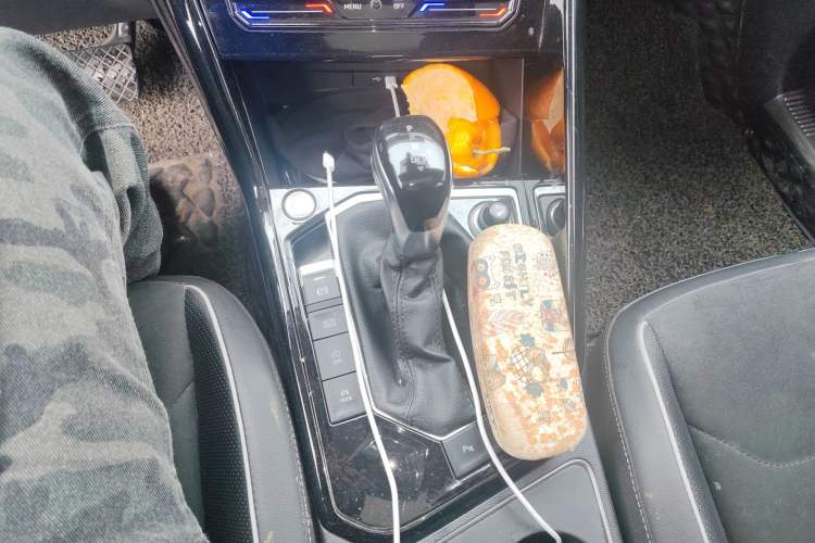 Used Volkswagen Tayron 2020 330TSI Two-Wheel Drive Luxury Connected Pro Edition Gear Lever