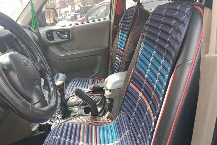 Used Huatai Santa Fe Classic 2012 2.0L Gasoline Manual Two-Wheel Drive with Sunroof Left Front Seat