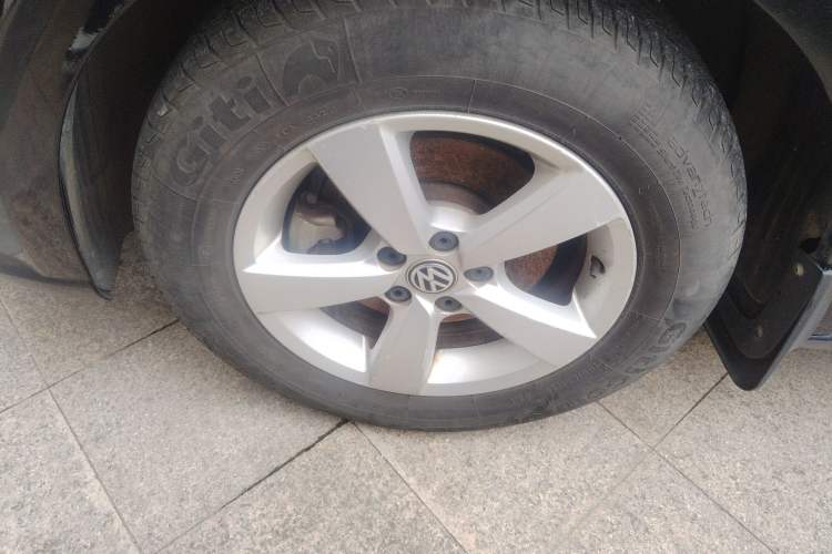 Used Volkswagen Lavida 2015 1.6L Automatic Fashion Edition Left Front Wheel Hub