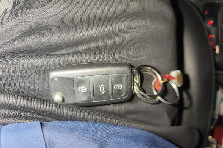 Used Volkswagen Tiguan 2015 2.0 TSI Automatic All-Wheel Drive Luxury Edition Vehicle Key