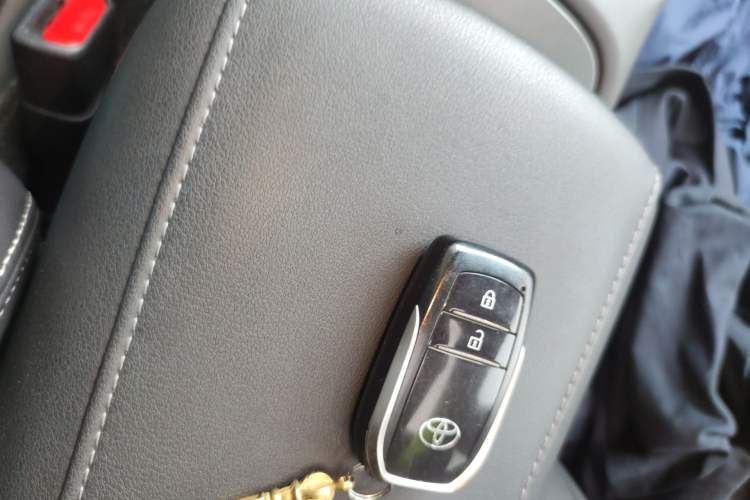 Used Toyota Harrier 2022 2.0L CVT Two-Wheel Drive Entry Version Vehicle Key