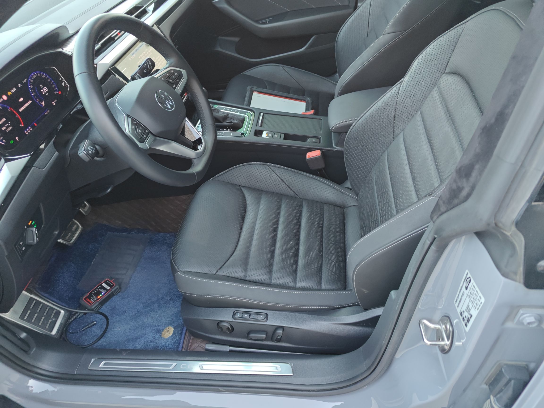 Переднее сиденье в автомобиле