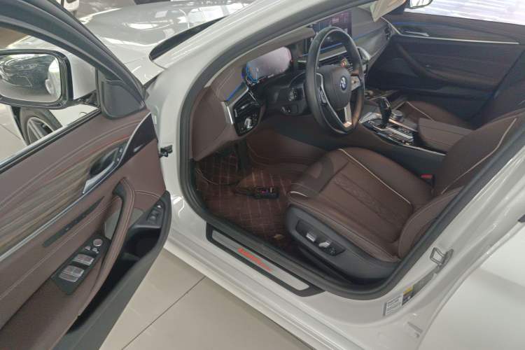 Used BMW 5 Series New Energy 2022 Updated Version 535Le Luxury Package Driver Seat