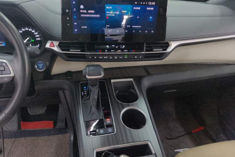 Used Toyota Sienna 2023 2.5L Hybrid Deluxe Edition