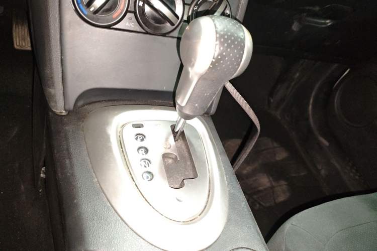 Used Nissan Qashqai 2015 2.0 XL Coolfire CVT 2WD Gear Lever