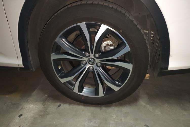 Used Lexus RX 2020 Revised Version 450h Four-Wheel Drive Elegant Edition Right Front Wheel Hub