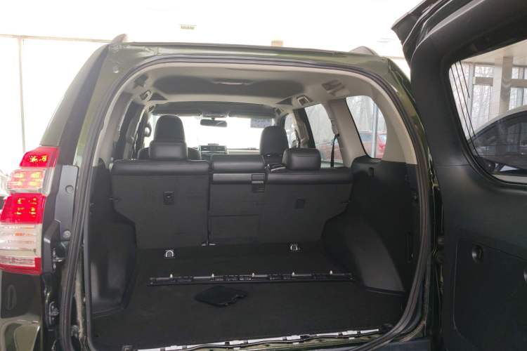 Used Toyota Prado 2016 2.7L Automatic Standard Edition Trunk