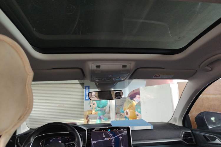 Used Volkswagen Tharu 2023 300TSI Two-Wheel-Drive Full Moon Edition Headliner