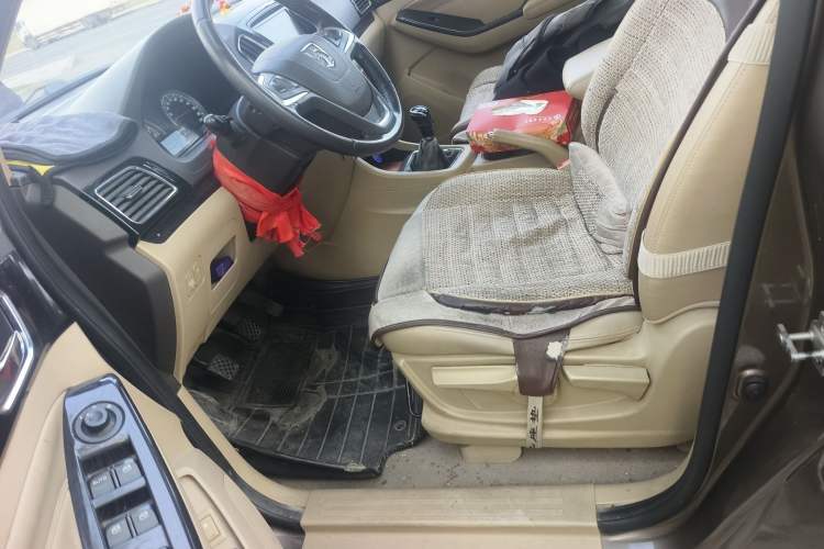 Used Baojun 730 2014 1.5L Manual Luxury Navigation ESP Version 7 Seats