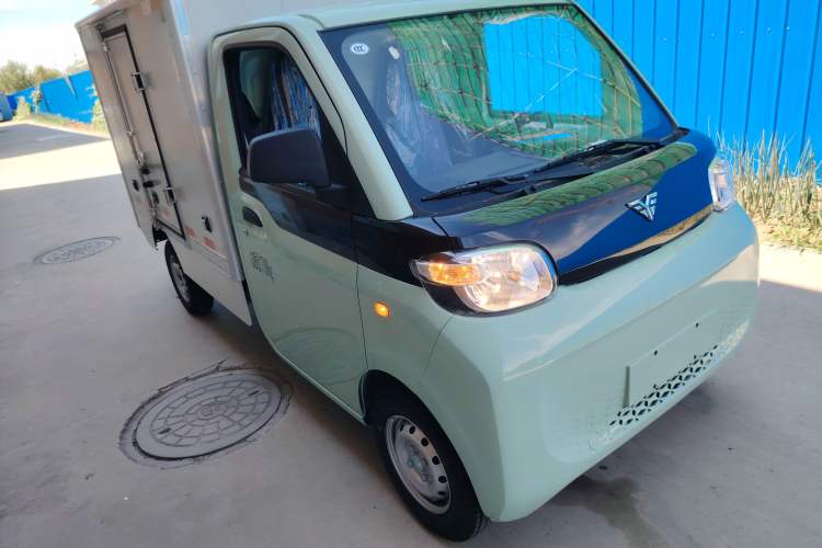 Used REACH MINI Truck 2023 140km Long Wheelbase Van Ambition Version
