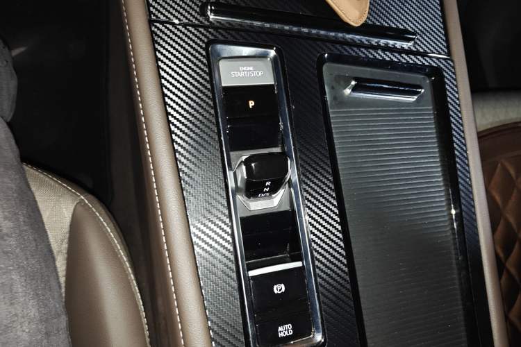 Used Volkswagen Viloran 2023 Revised 330TSI Business Edition Gear Lever