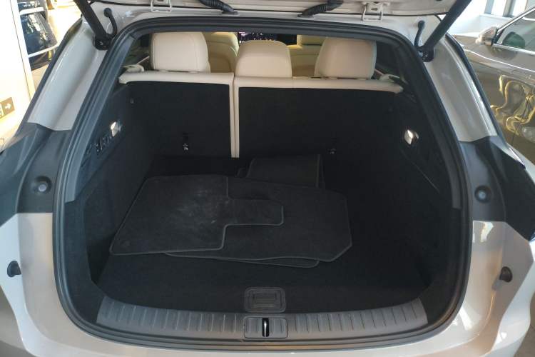 Used Li Auto i6 2025 Model Two-Wheel-Drive Standard Type Trunk